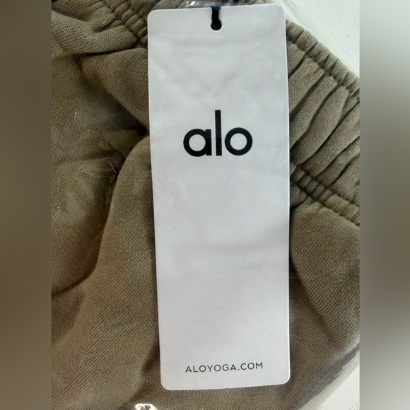 ALO Yoga Accolade Unisex Sweatpants. Color Bone Size - Picture 3 of 4